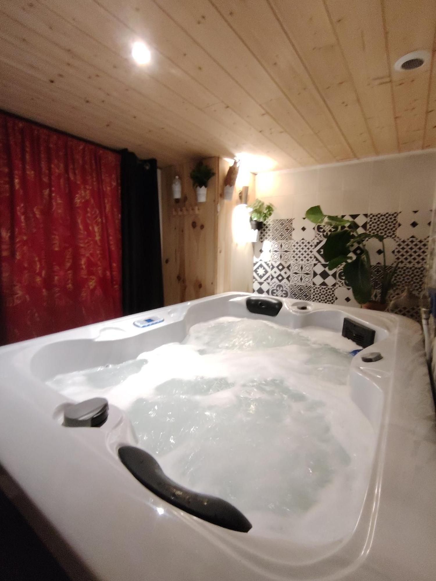 Sweet Loft Grenoble-Love Room Avec Jacuzzi & Sauna Dış mekan fotoğraf