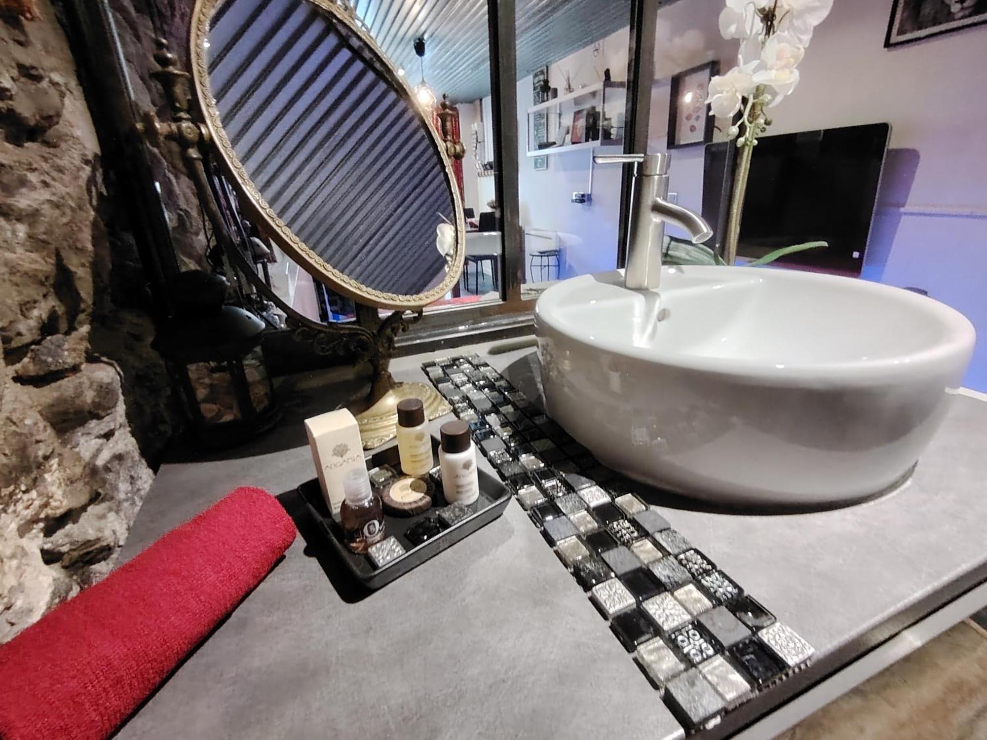Sweet Loft Grenoble-Love Room Avec Jacuzzi & Sauna Dış mekan fotoğraf